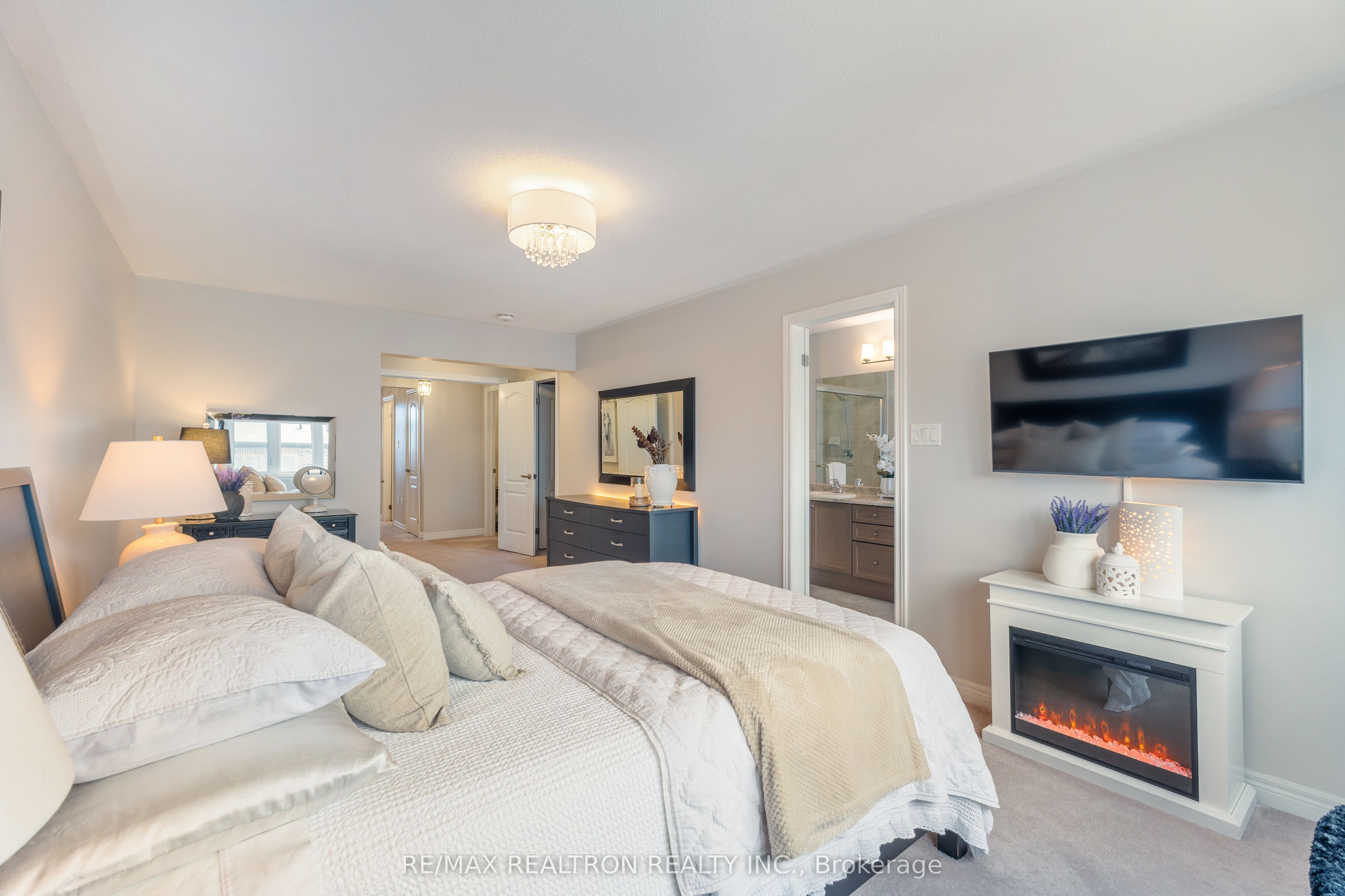 149 Beechborough Crescent, East Gwillimbury, ON L9N 0P1