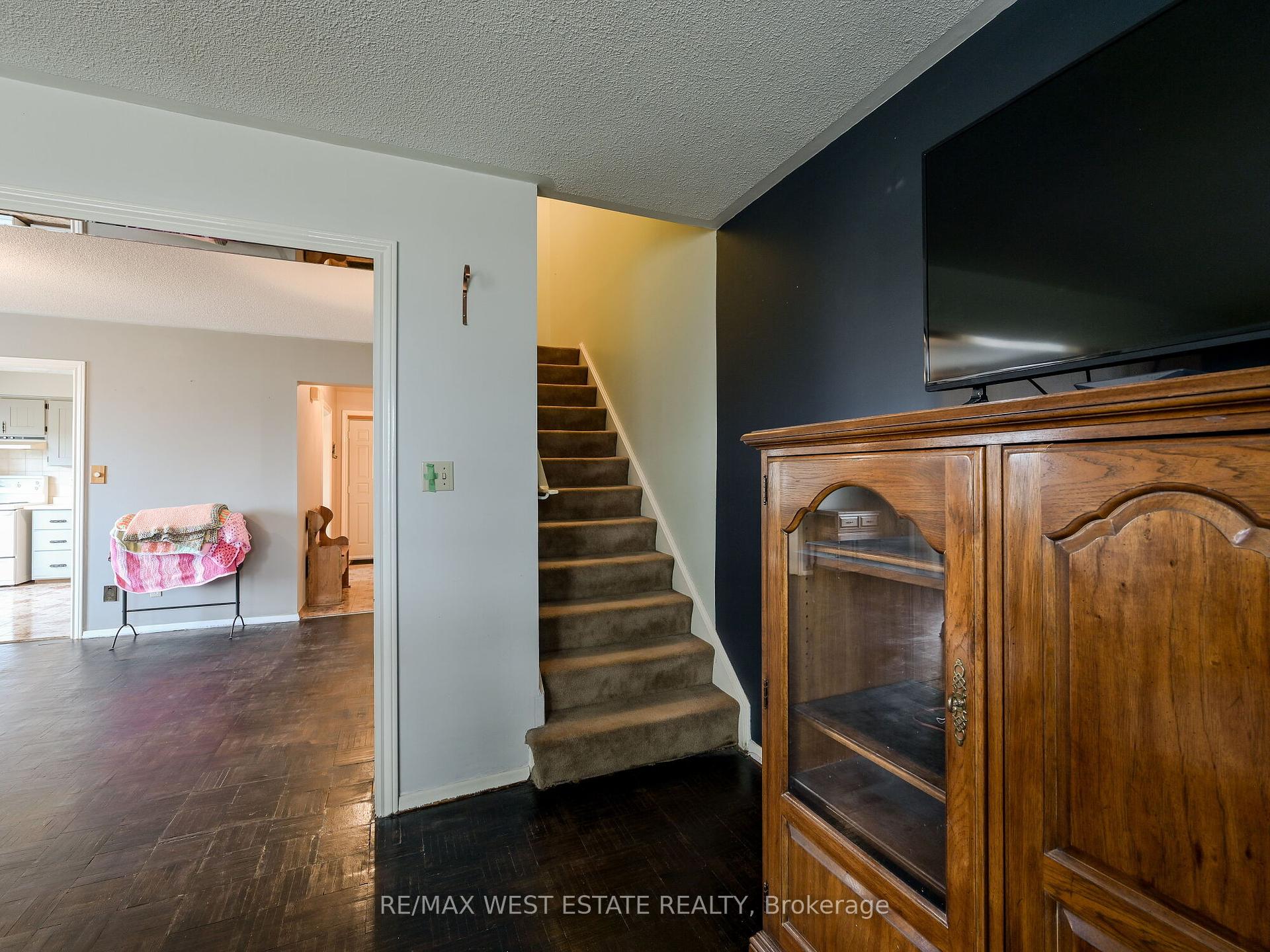4 Bedrooms Condo at 3665 Flamewood,  Mississauga For sale