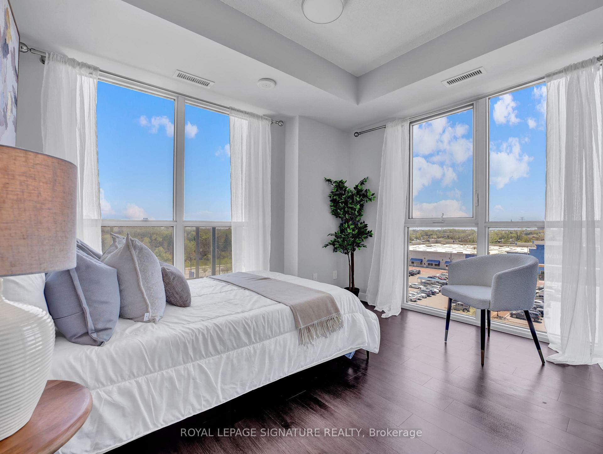 2 Bedrooms Condo at 2081 Fairview, Burlington For sale
