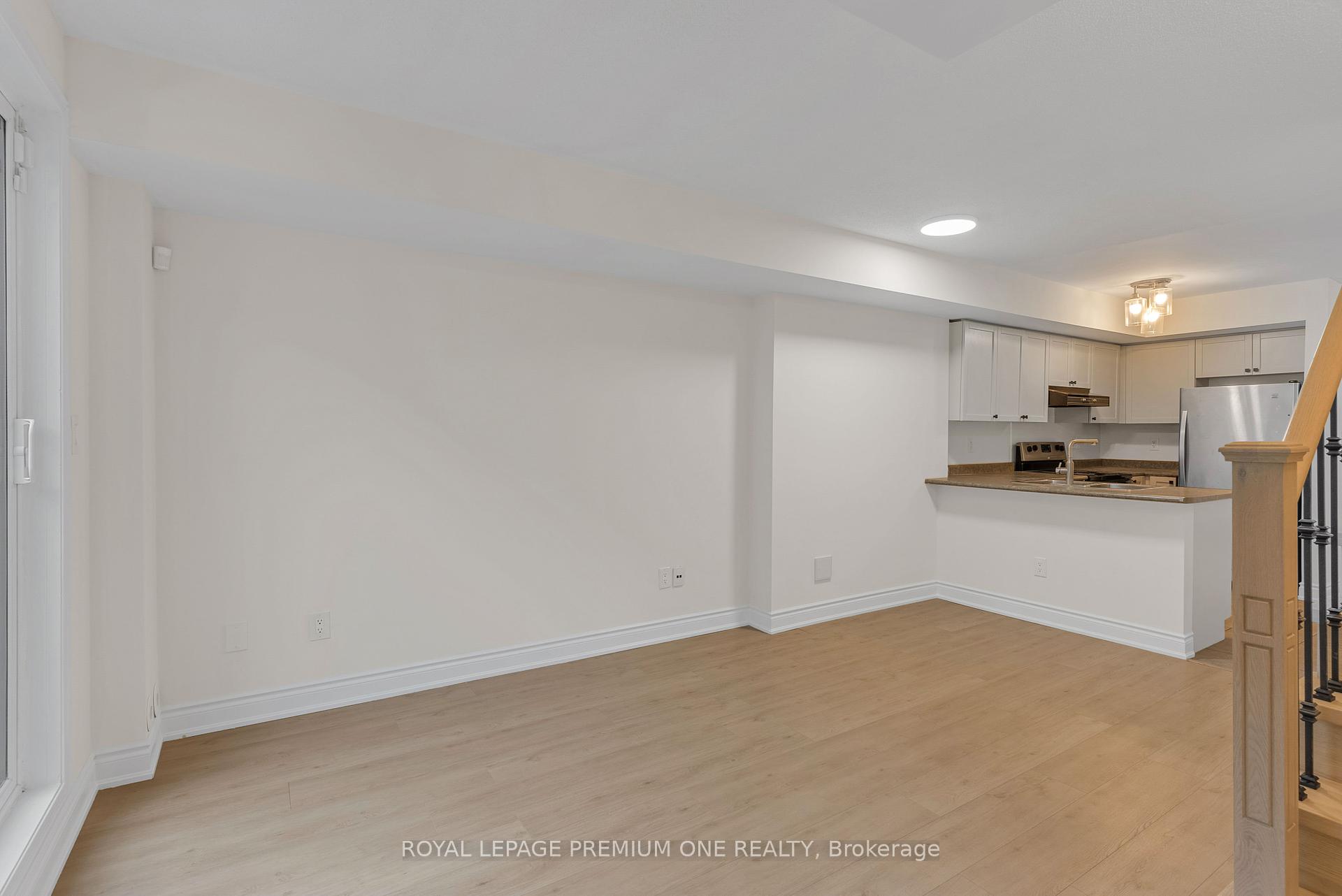 3 Bedrooms Condo at 65 Turntable, Toronto For sale