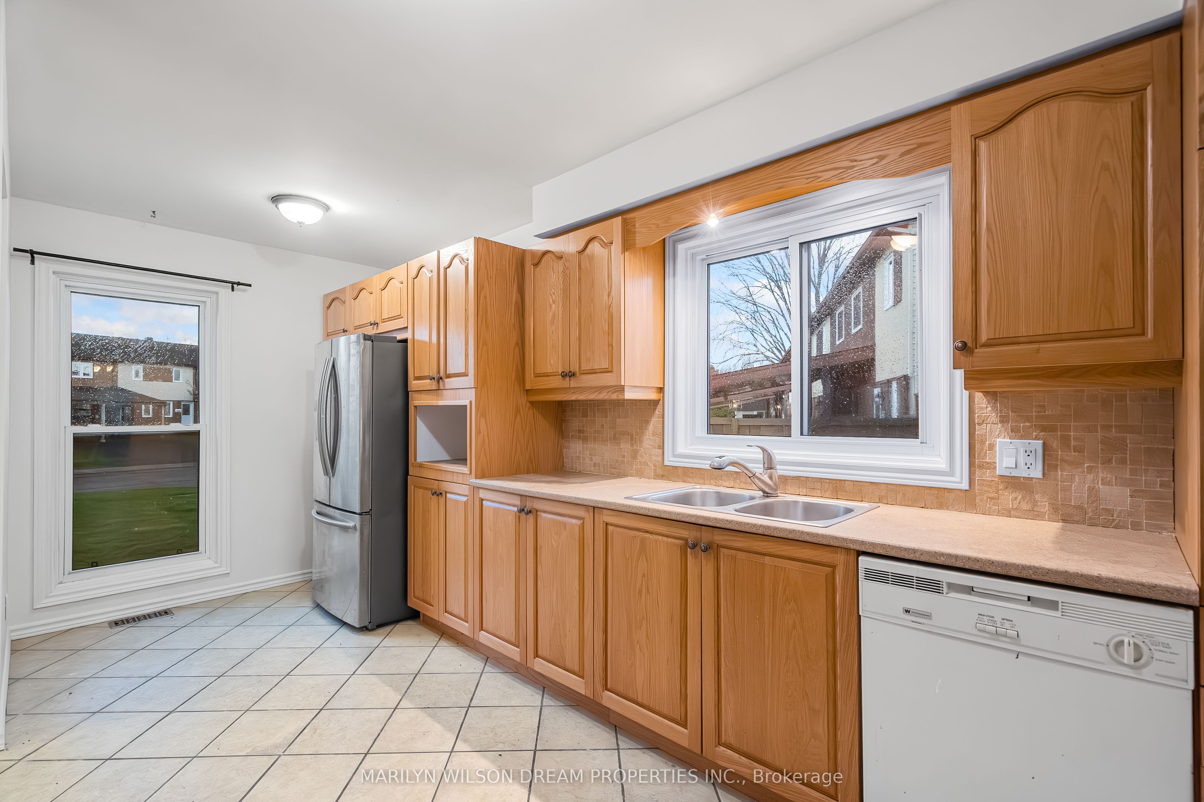554 Seyton Drive, BellsCornersandSouthtoFallowfield, ON K2H 9B2