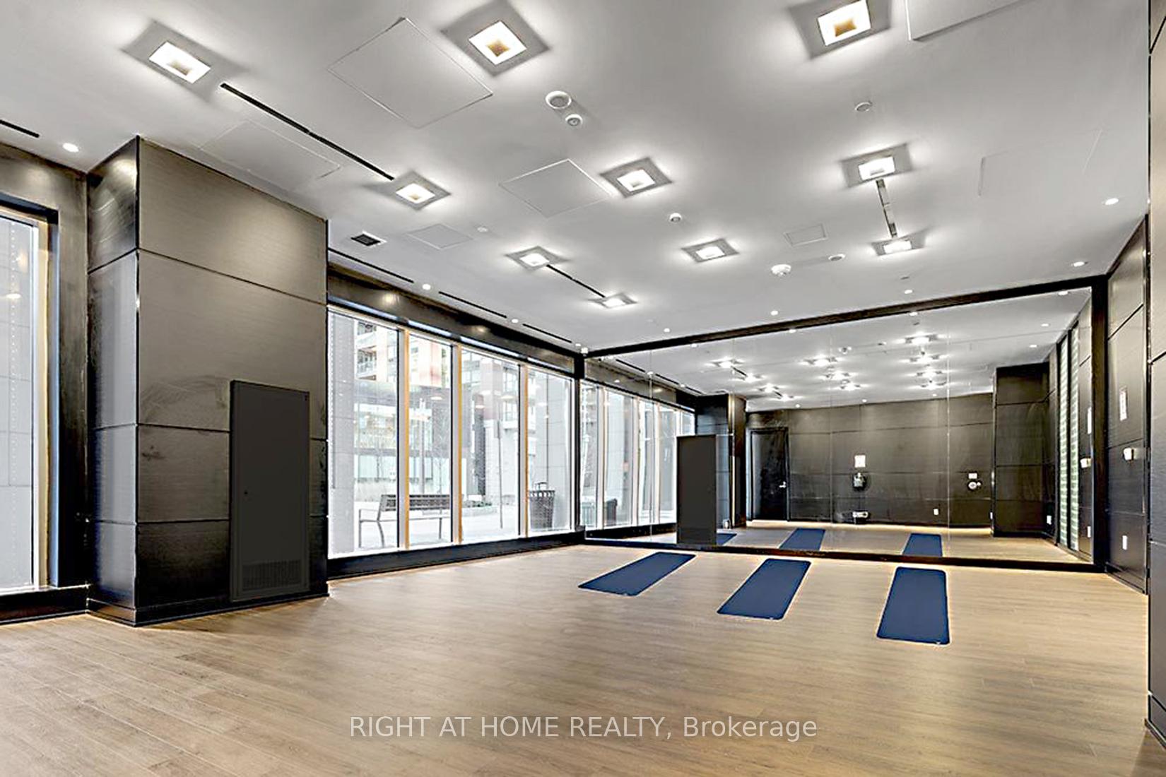1 Bedroom Condo at 31 Tippet,  Toronto For sale