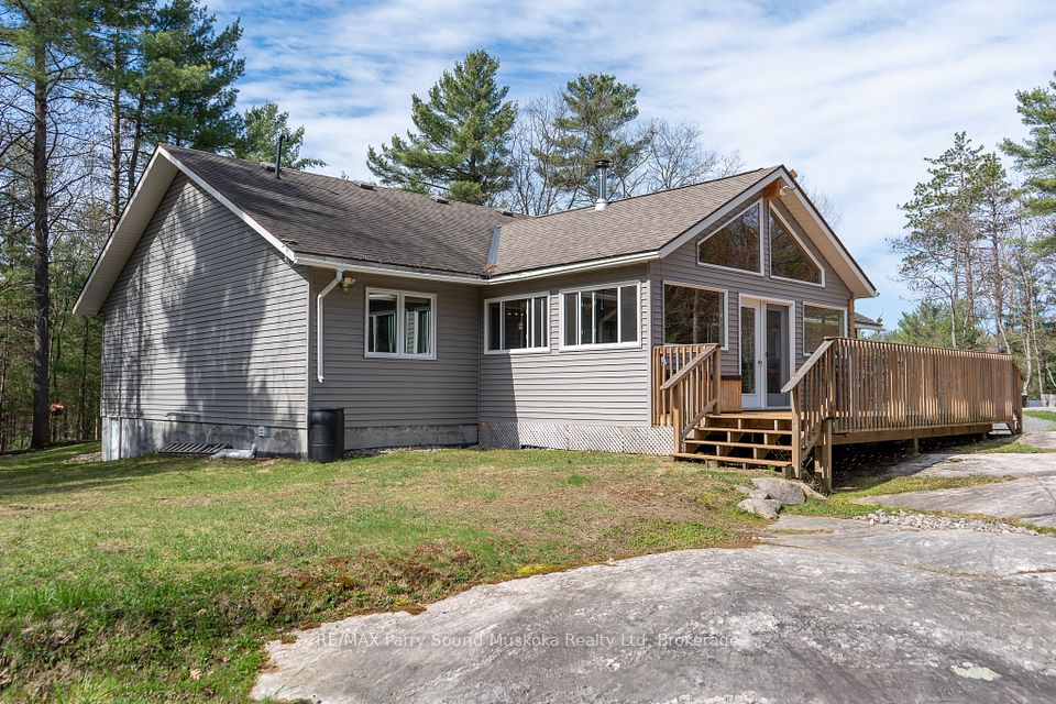 21 Shebeshekong Road, Carling, ON P0G 1G0