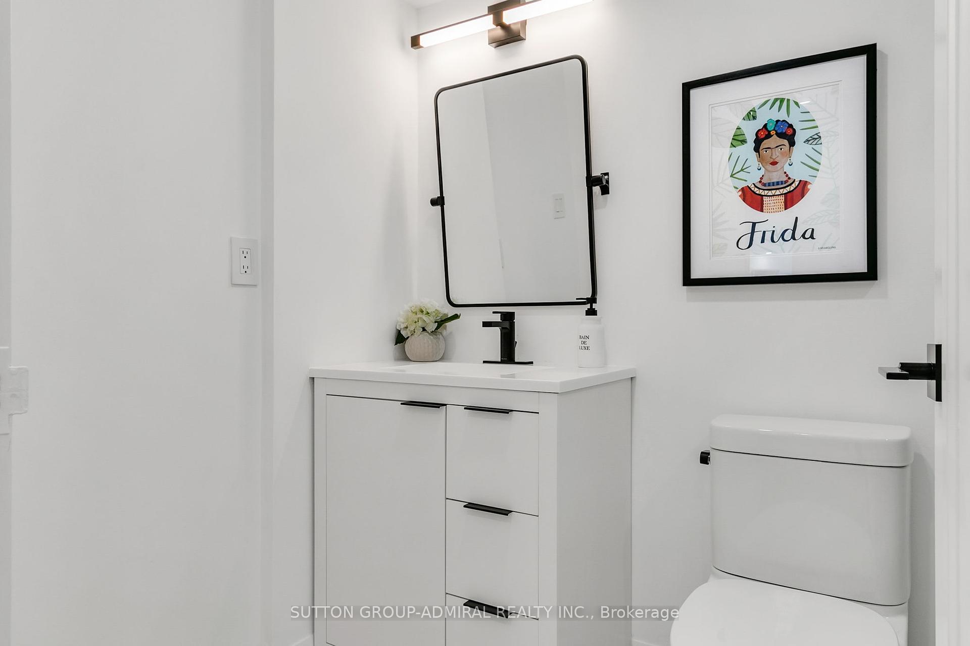 2 Bedrooms Condo at 7601 Bathurst, Vaughan For sale