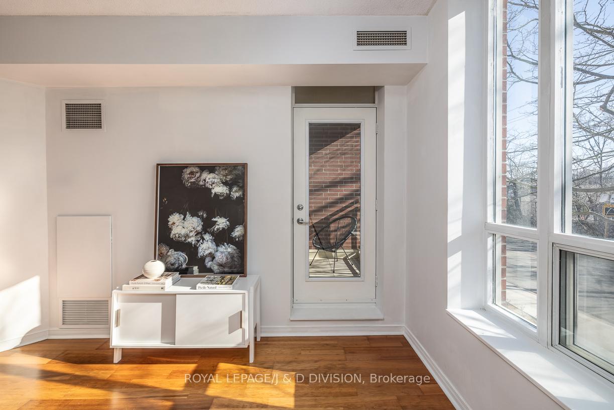 1 Bedroom Condo at 485 Rosewell,  Toronto For sale