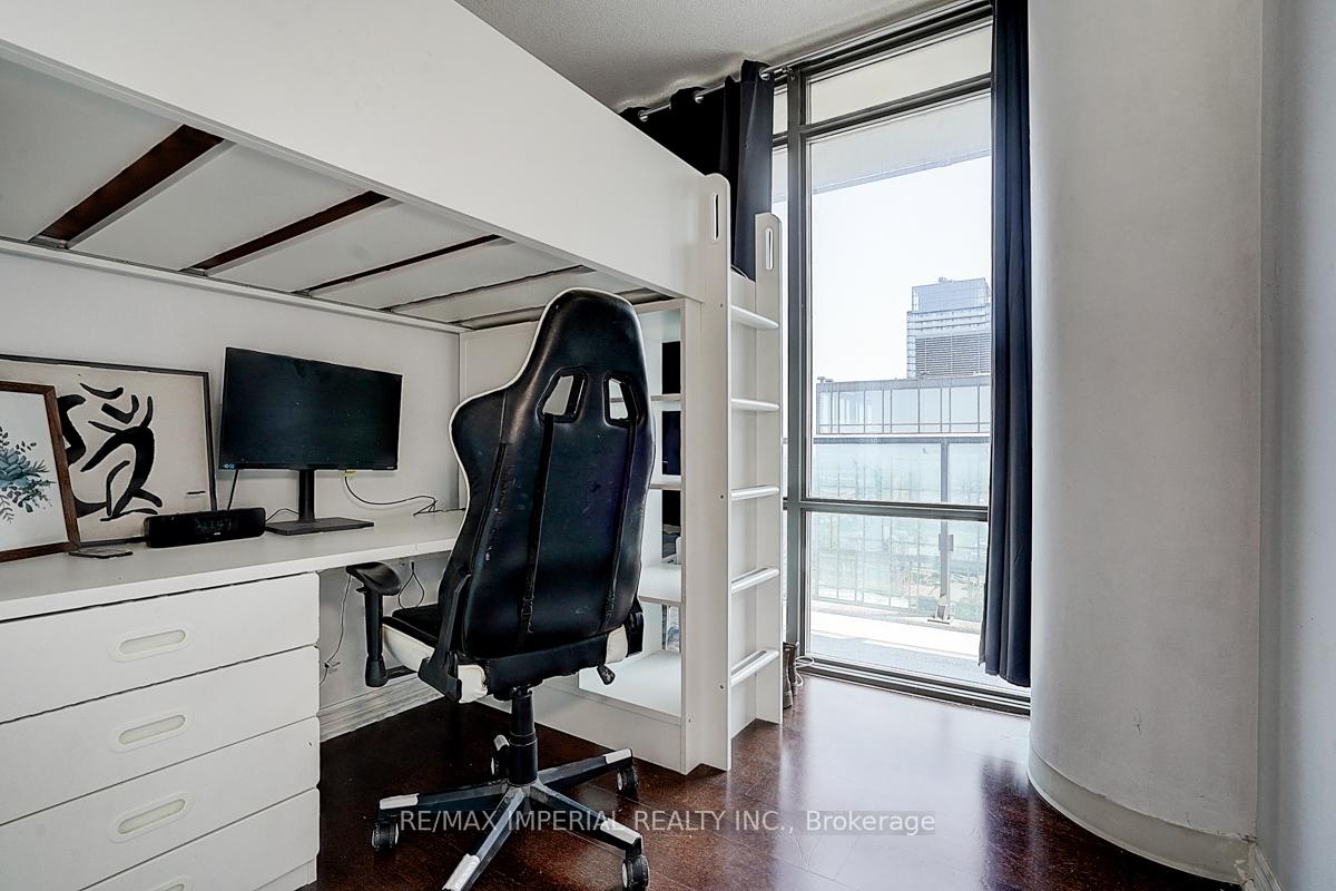 4 Bedrooms Condo at 832 Bay, Toronto For sale