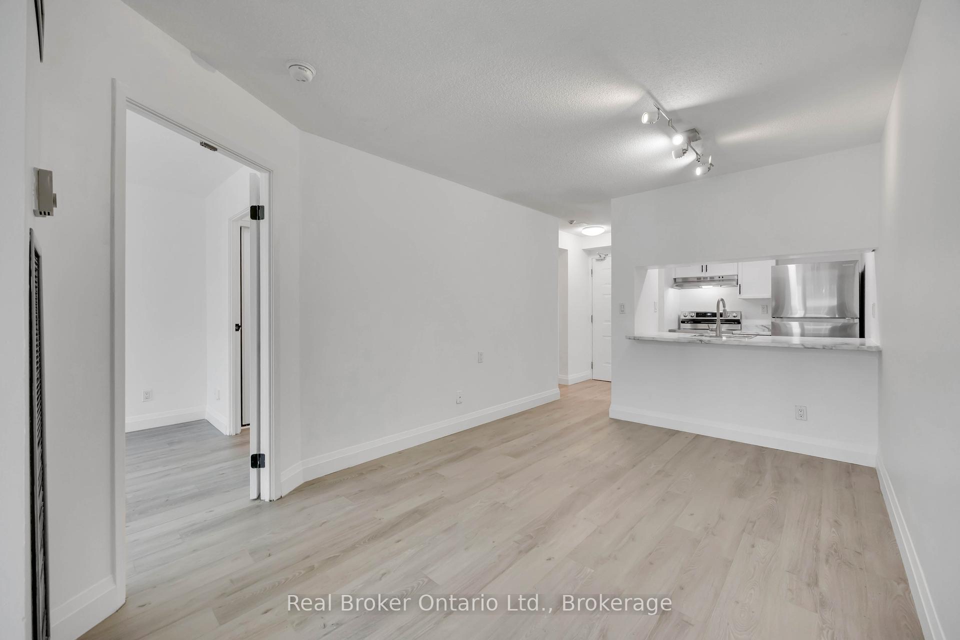 2 Bedrooms Condo at 222 The Esplanade, Toronto For sale