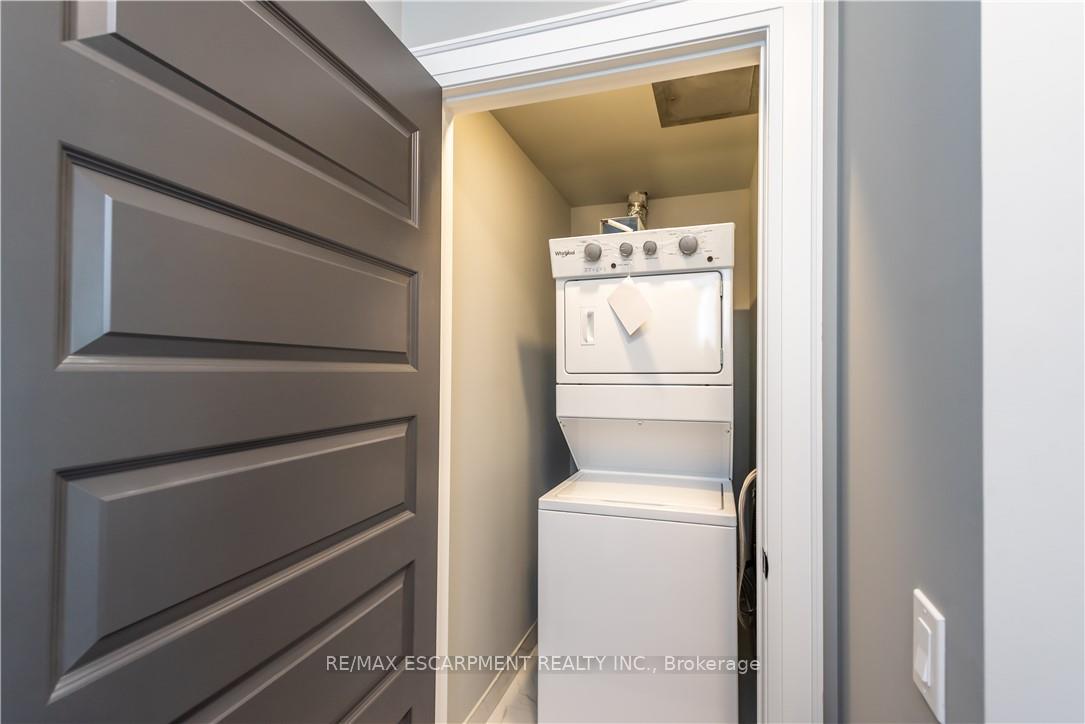 2 Bedrooms Condo at 50 KAITTING, Oakville For sale