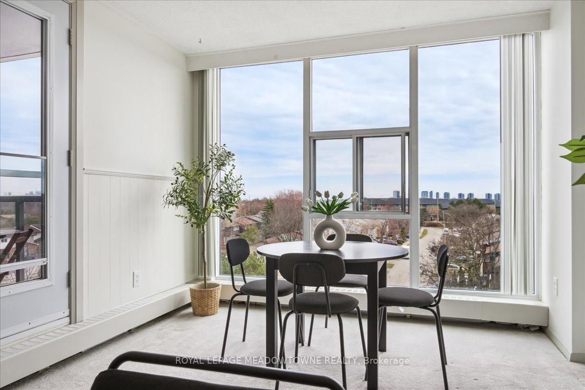 2 Bedrooms Condo at 2665 Windwood, Mississauga For sale