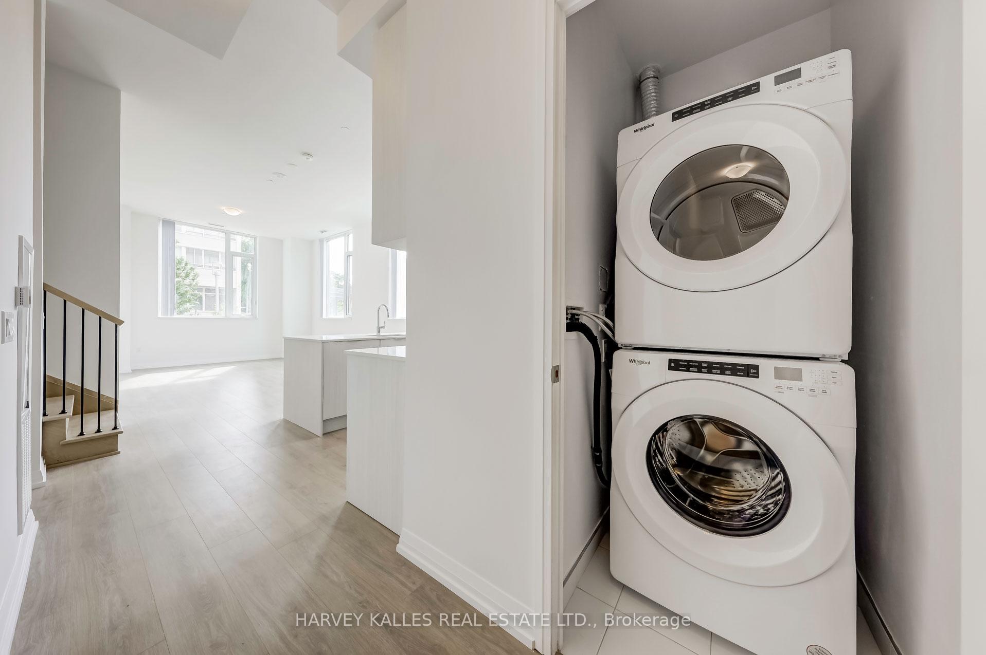 4 Bedrooms Condo at 25 Holly, Toronto For sale