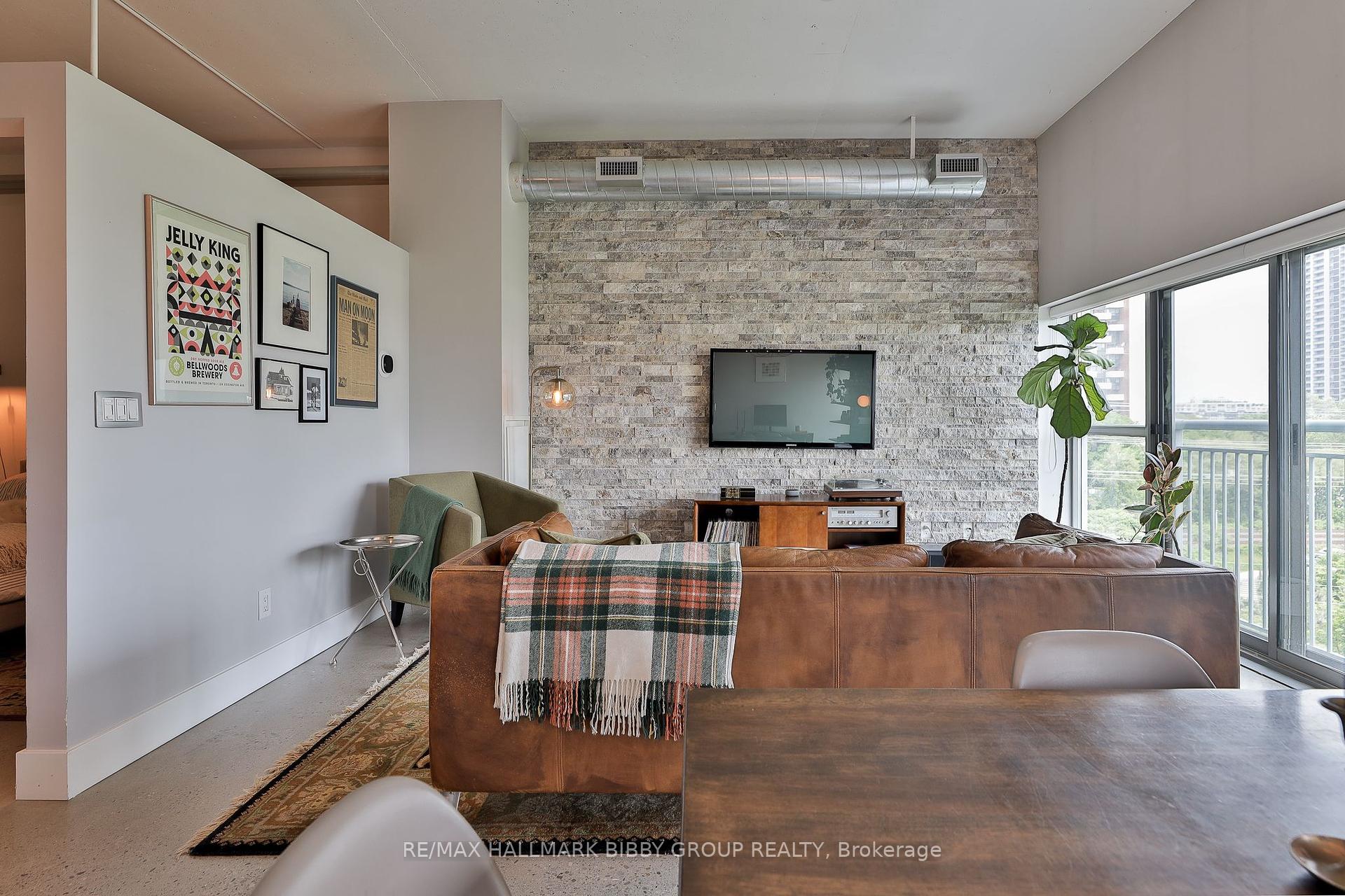 2 Bedrooms Condo at 2 Fieldway, Toronto For sale