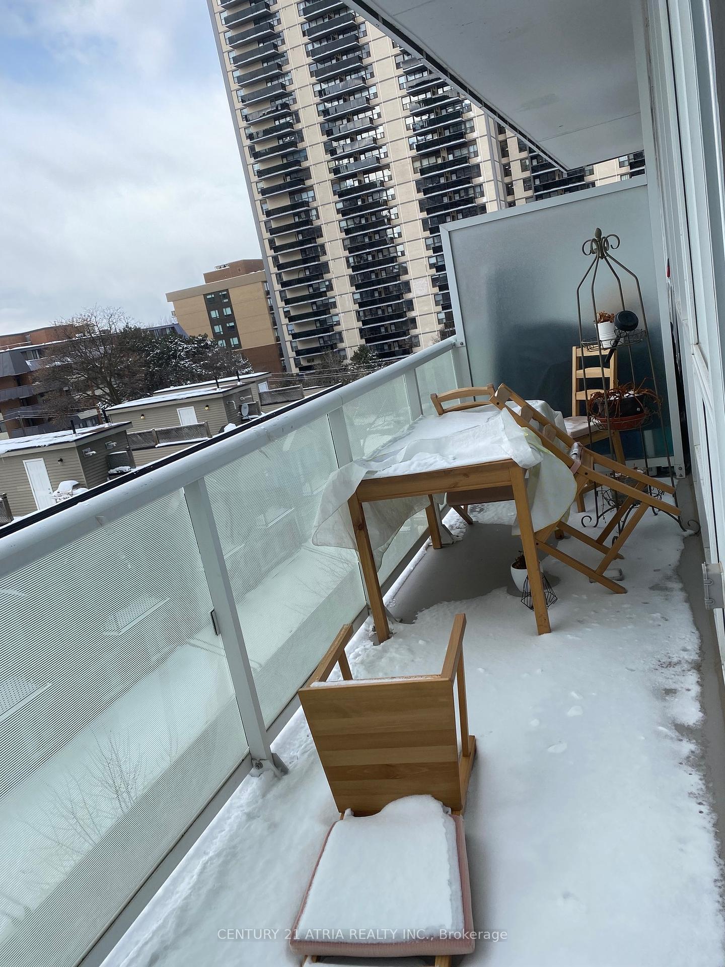 2 Bedrooms Condo at 101 Erskine, Toronto For sale