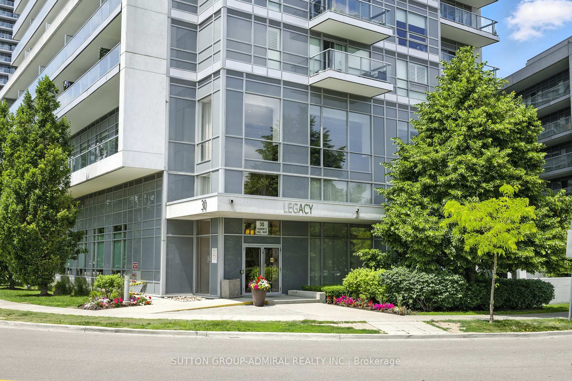 1 Bedroom Condo at 30 Herons Hill, Toronto For sale