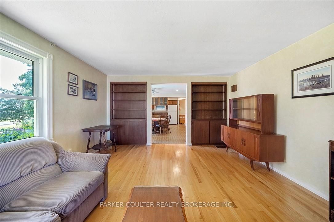 1736 Killarney Beach Road