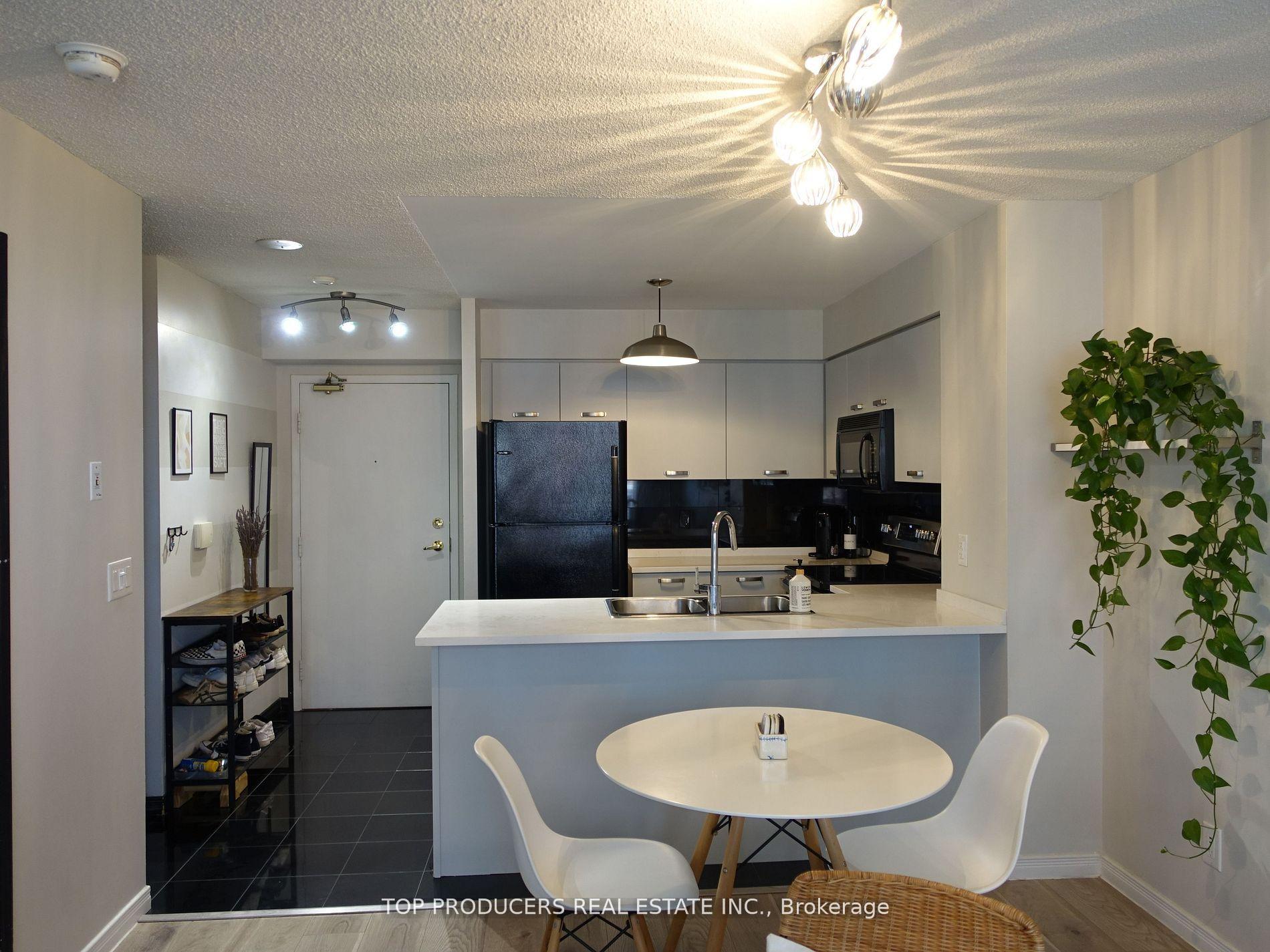 1 Bedroom Condo at 51 Harrison Garden,  Toronto For sale