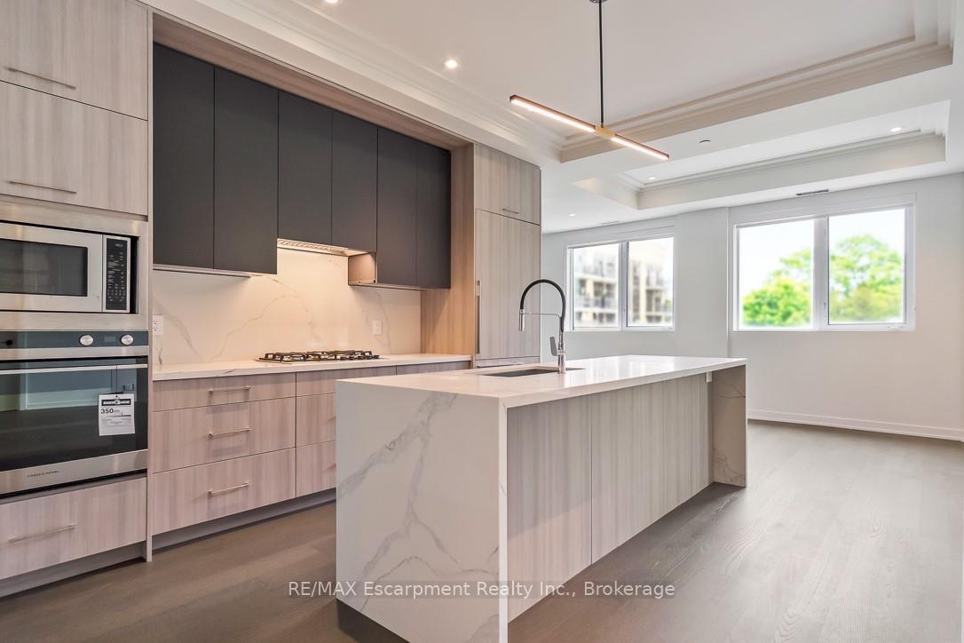 4 Bedrooms Condo at 123 Maurice, Oakville For sale