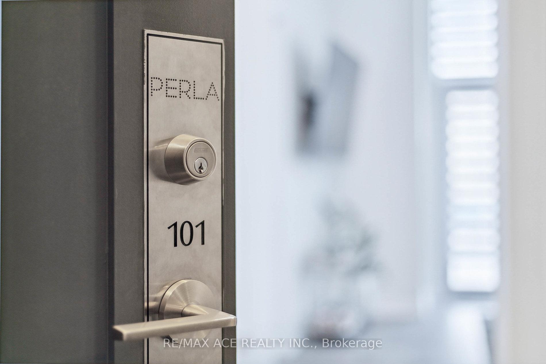 2 Bedrooms Condo at 65 Watergarden, Mississauga For sale