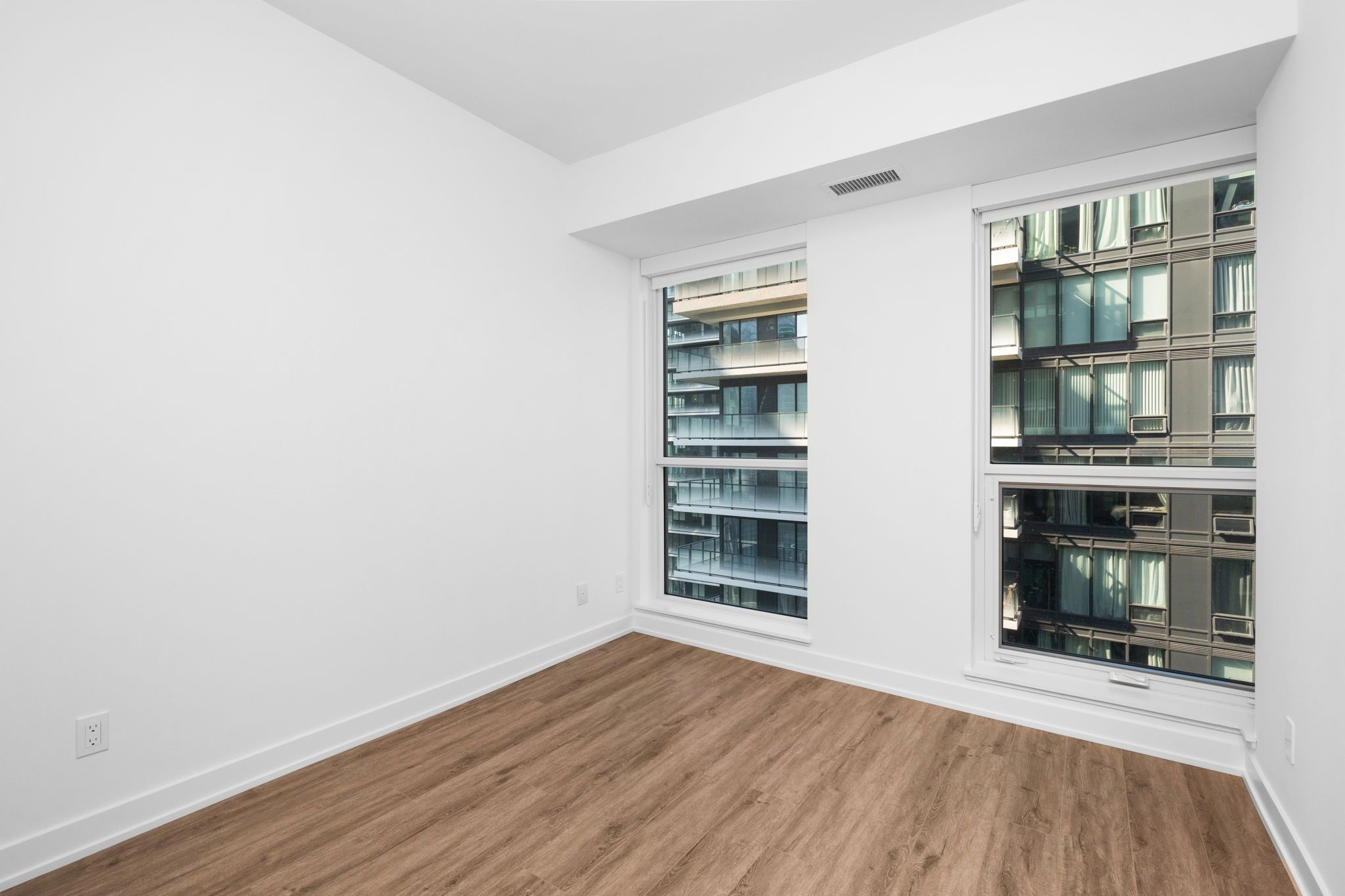 327 King Street W 3605