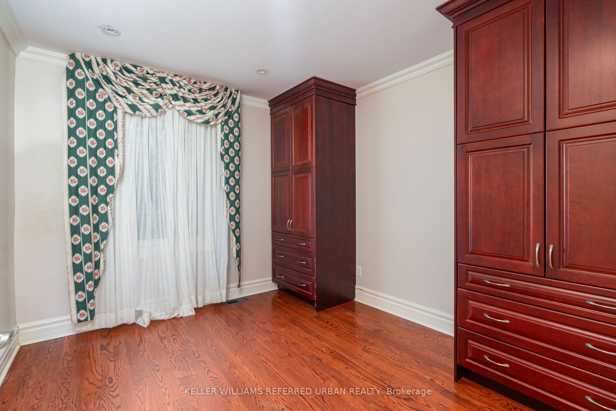 710 Pharmacy Avenue