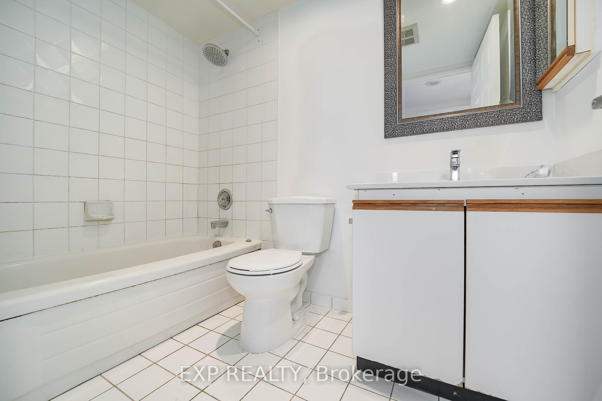 3 Bedrooms Condo at 4450 Tucana,  Mississauga For sale