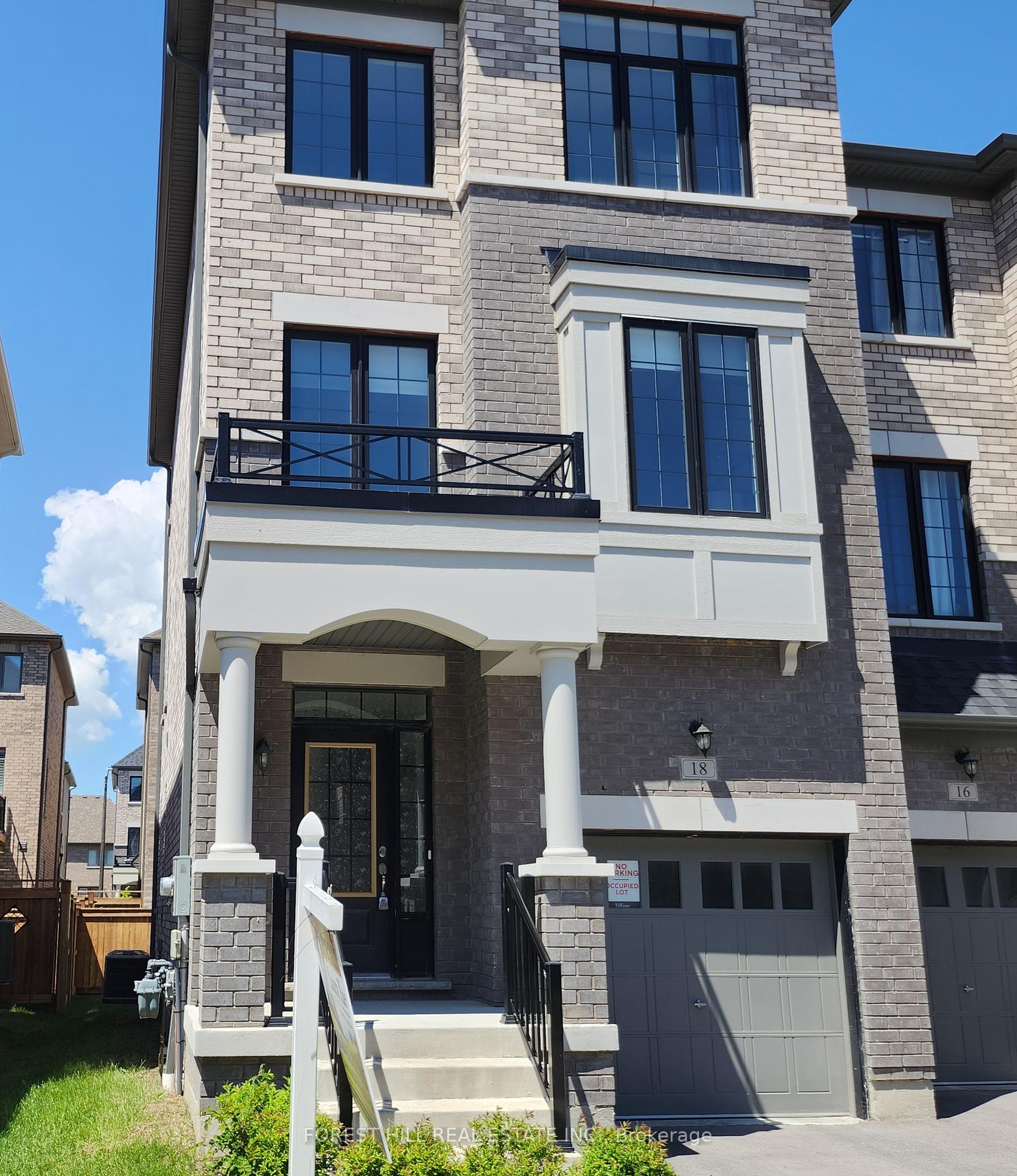 18 Kingfisher Way, Whitby, ON L1P 0K3