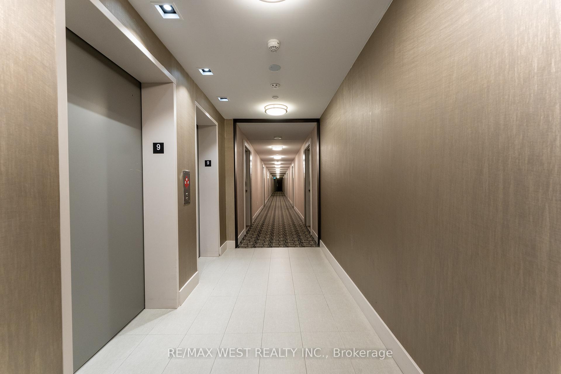 1 Bedroom Condo at 100 Eagle Rock, Vaughan For sale
