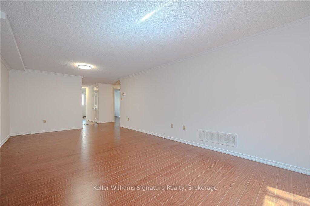 3 Bedrooms Condo at 2055 Walkers,  Burlington For sale
