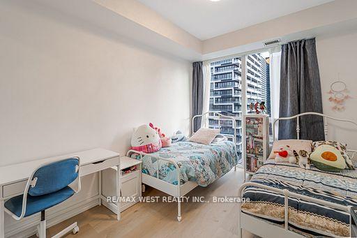 2 Bedrooms Condo at 70 Roehampton,  Toronto For sale