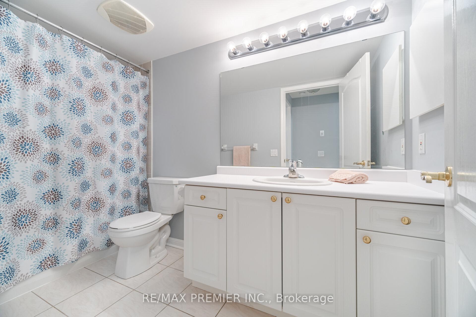 1 Bedroom Condo at 2502 Rutherford,  Vaughan For sale