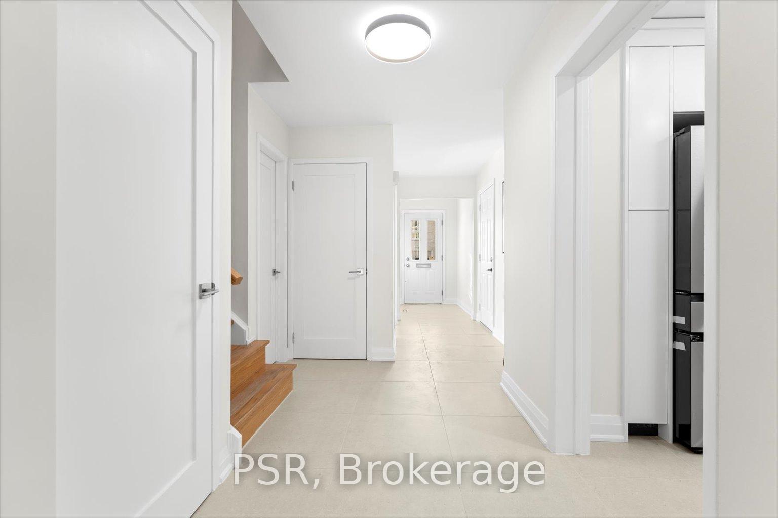 4 Bedrooms Condo at 42 Crimson Millway, Toronto For sale