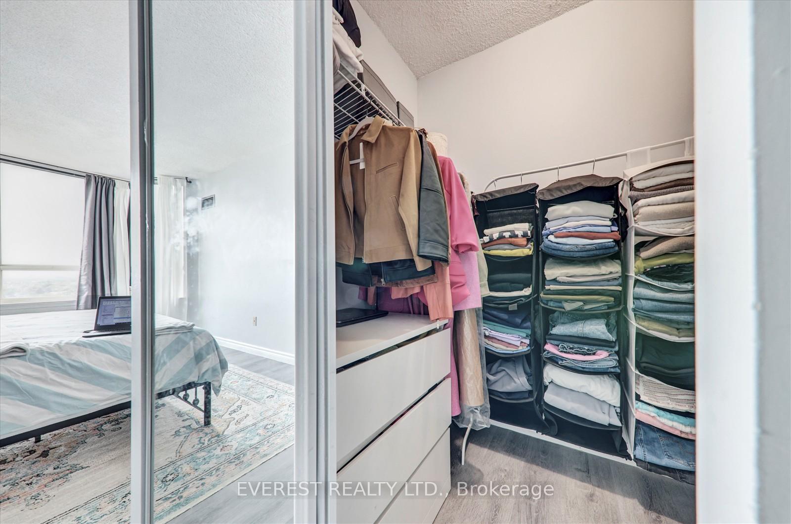 3 Bedrooms Condo at 3 Greystone Walk, Toronto For sale