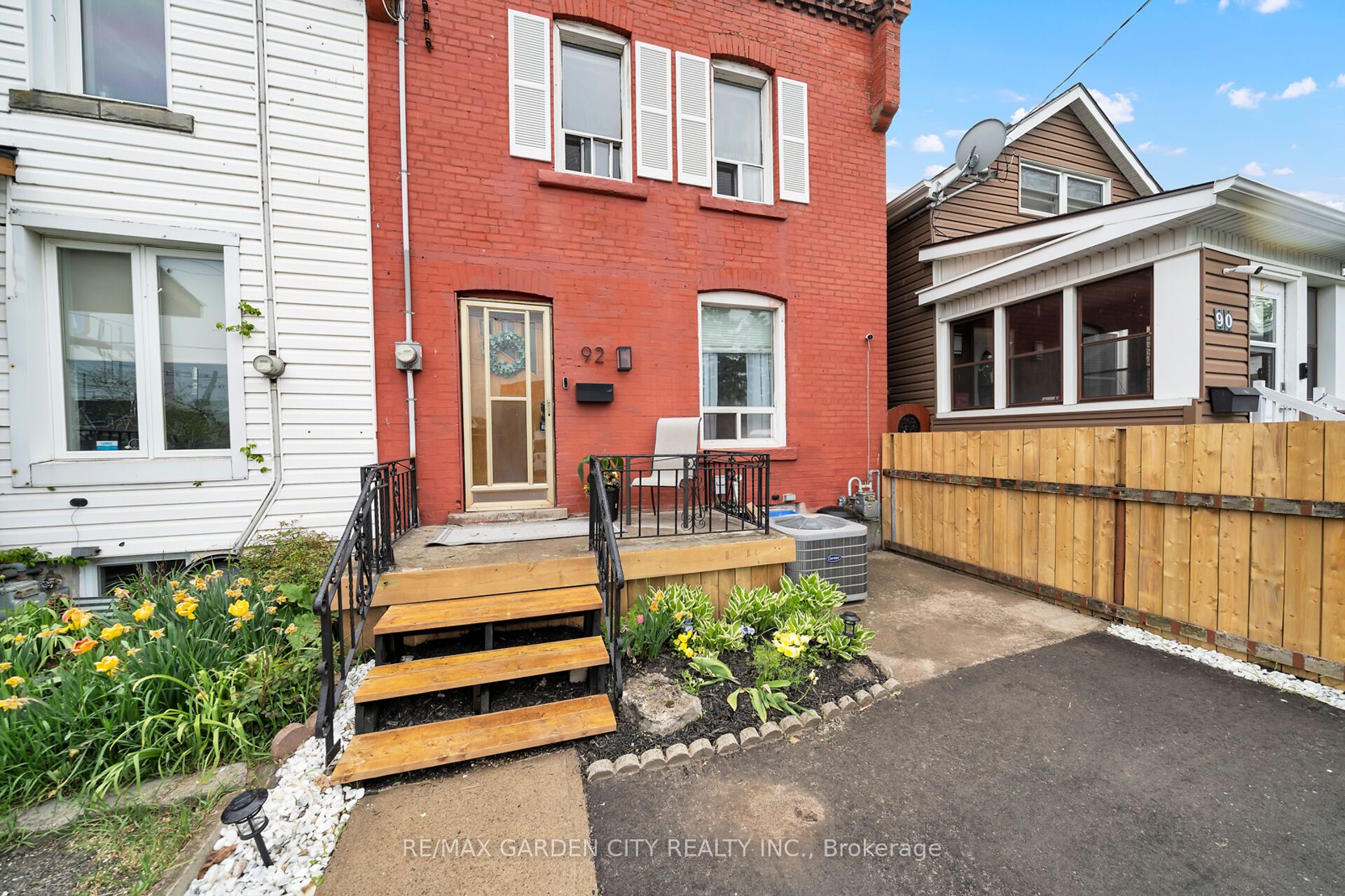 92 GLENDALE Avenue N