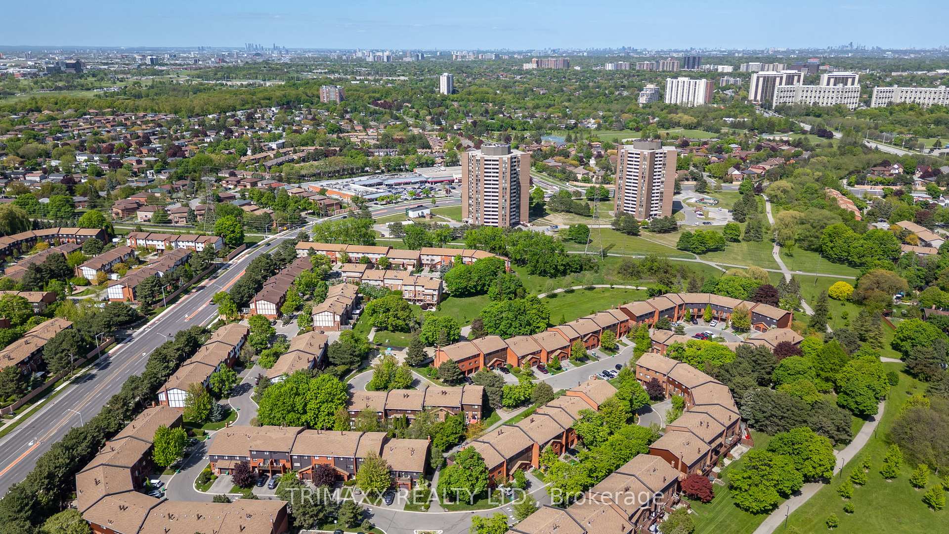 4 Bedrooms Condo at 4165 Fieldgate, Mississauga For sale