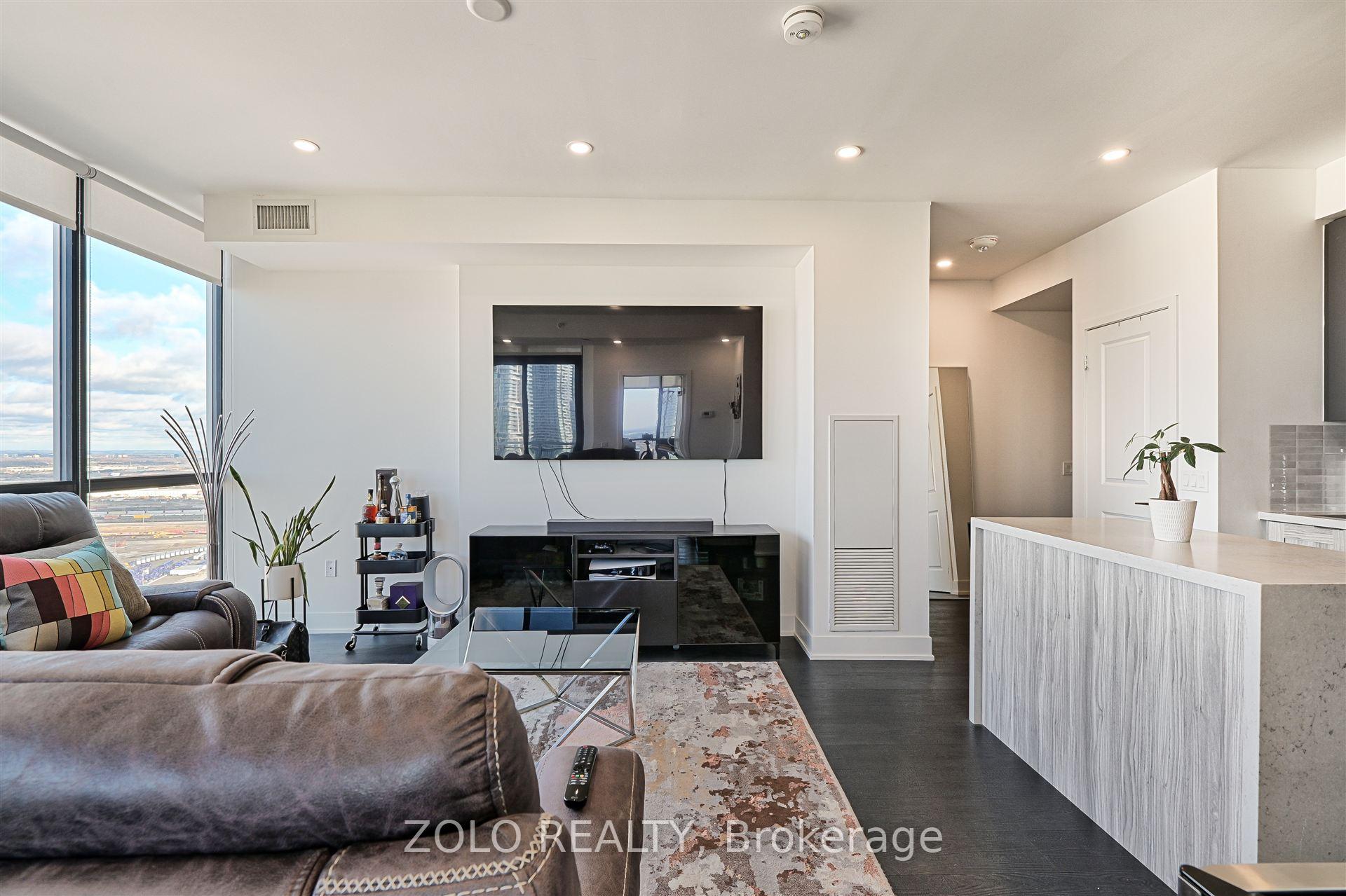 2 Bedrooms Condo at 2908 highway 7,  Vaughan For sale