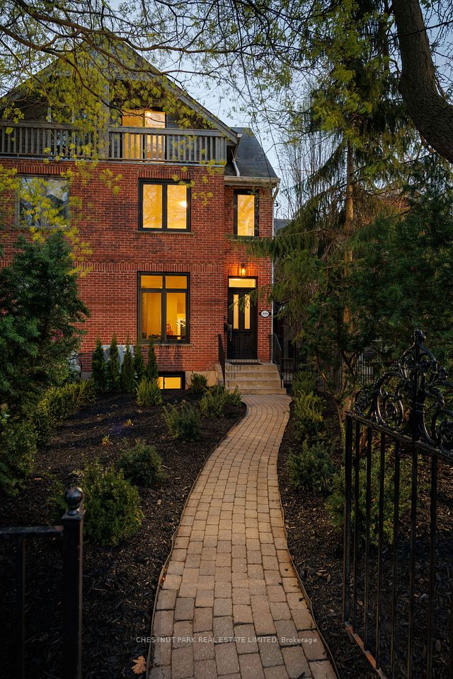359 Wellesley