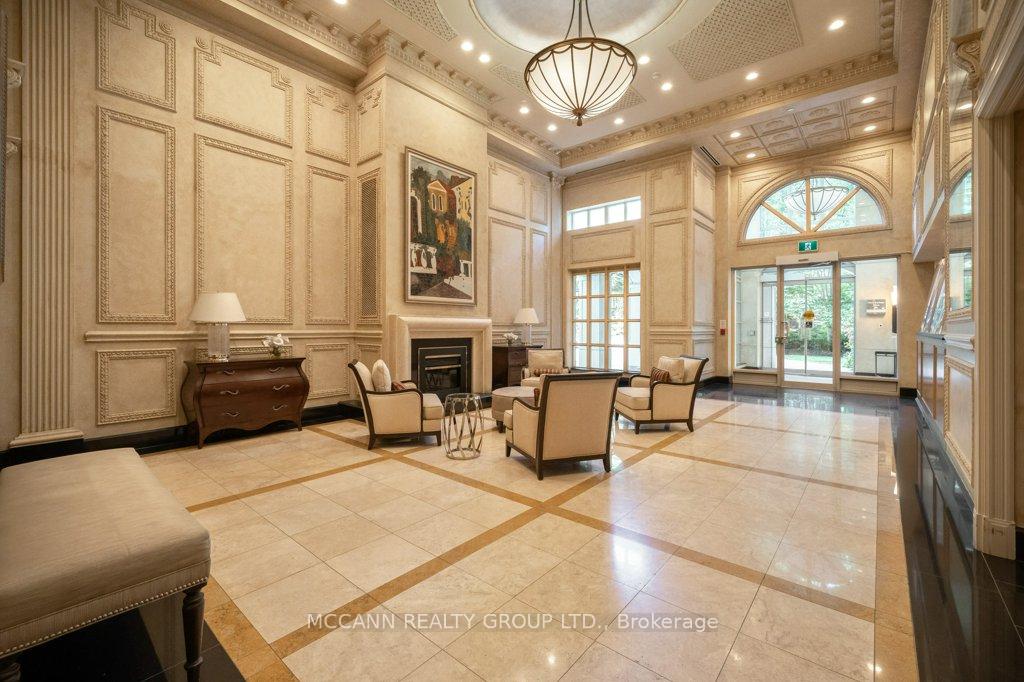 2 Bedrooms Condo at 18 William Carson, Toronto For sale