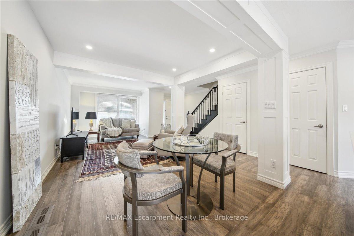 3 Bedrooms Condo at 779 Hyde,  Burlington For sale