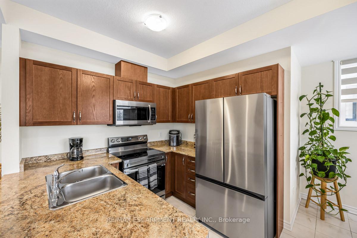 2 Bedrooms Condo at 383 Dundas,  Hamilton For sale