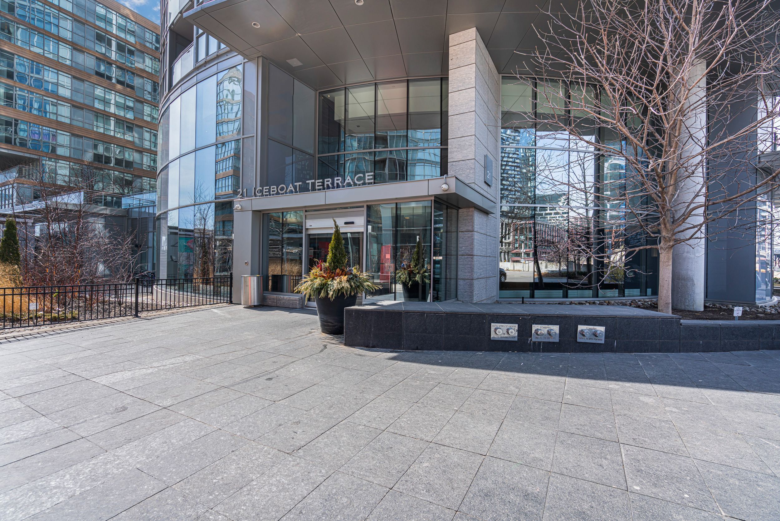 21 Iceboat Terrace 2909