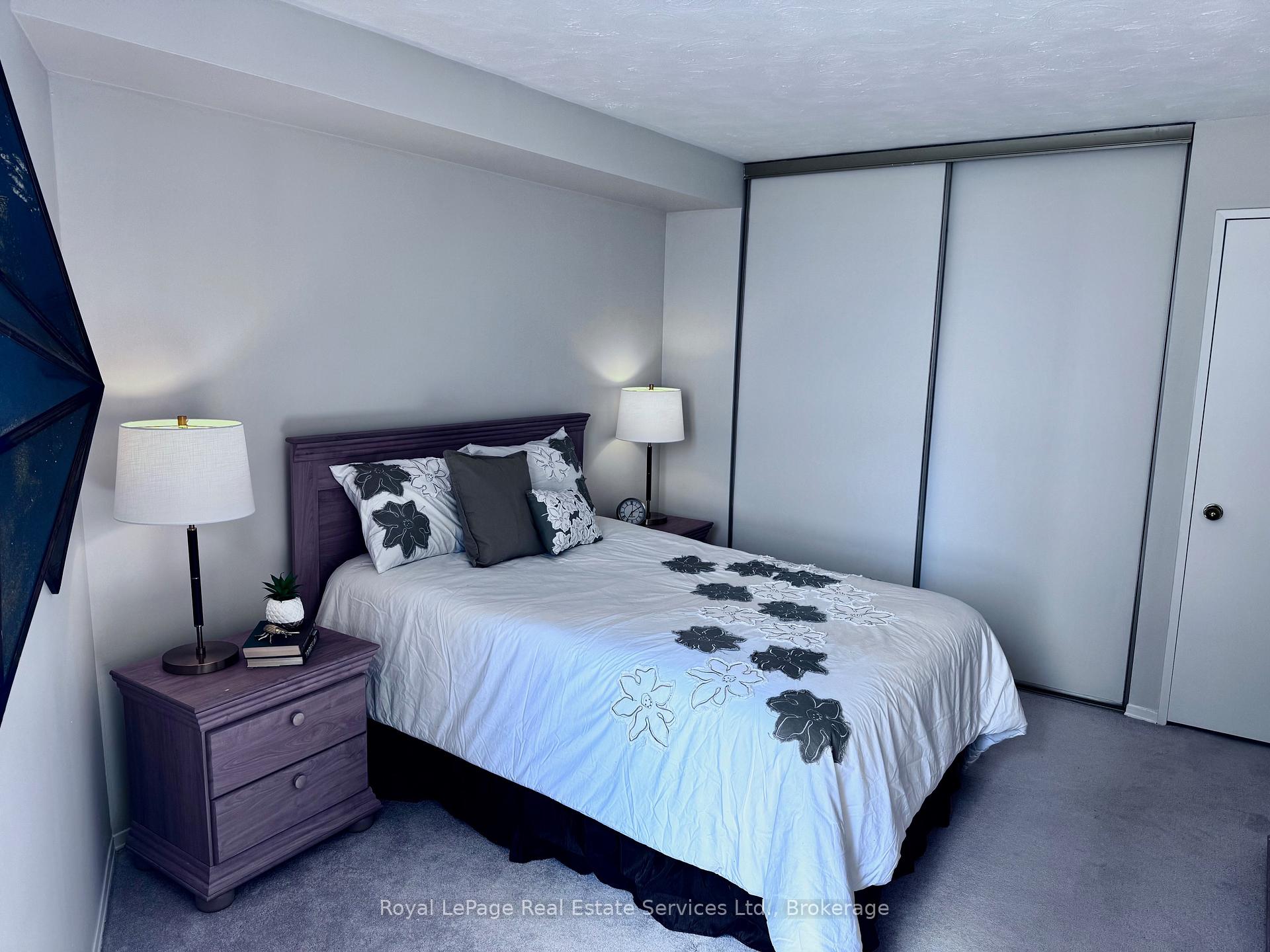 2 Bedrooms Condo at 260 Queens, Toronto For sale