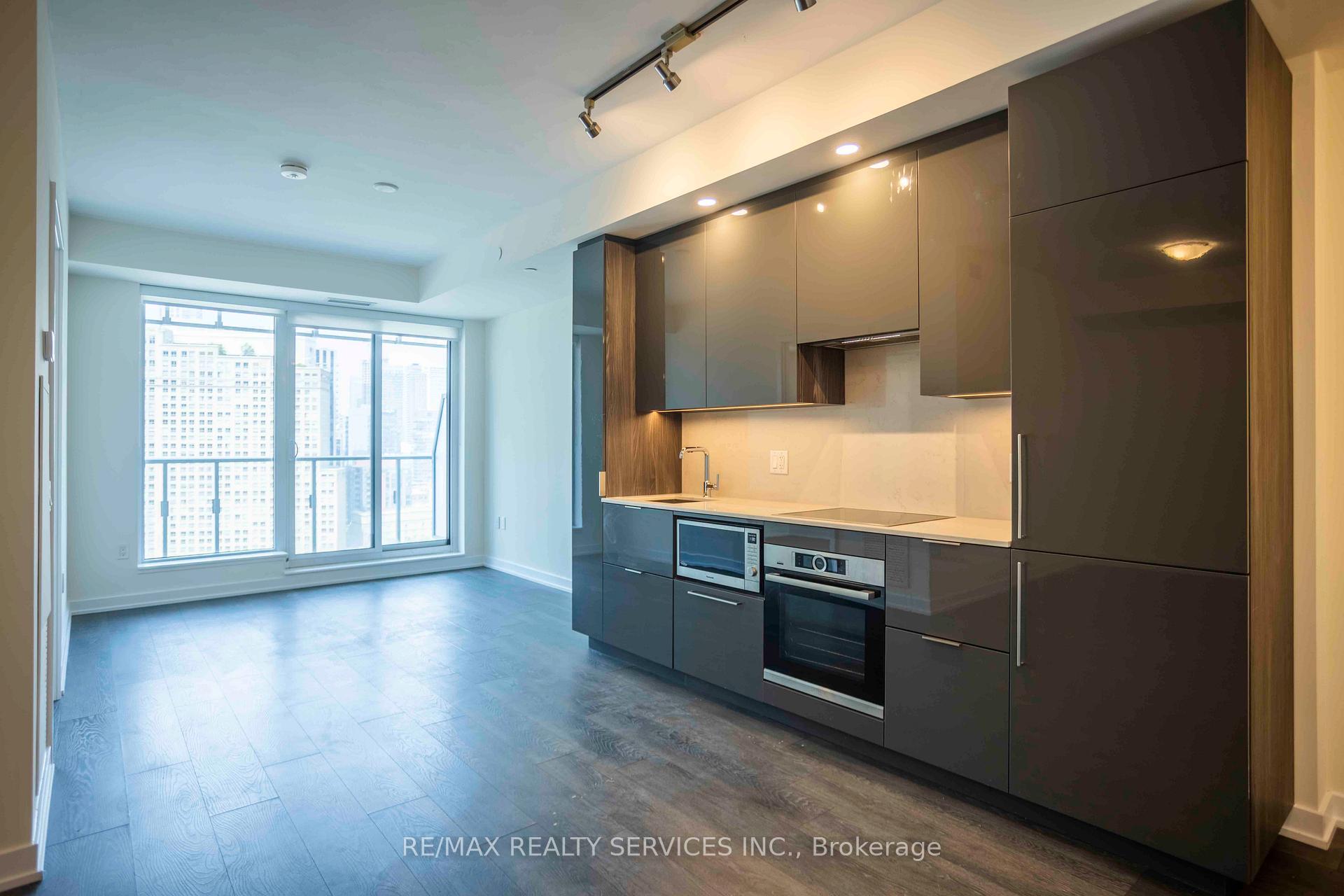 2 Bedrooms Condo at 28 Freeland, Toronto For sale