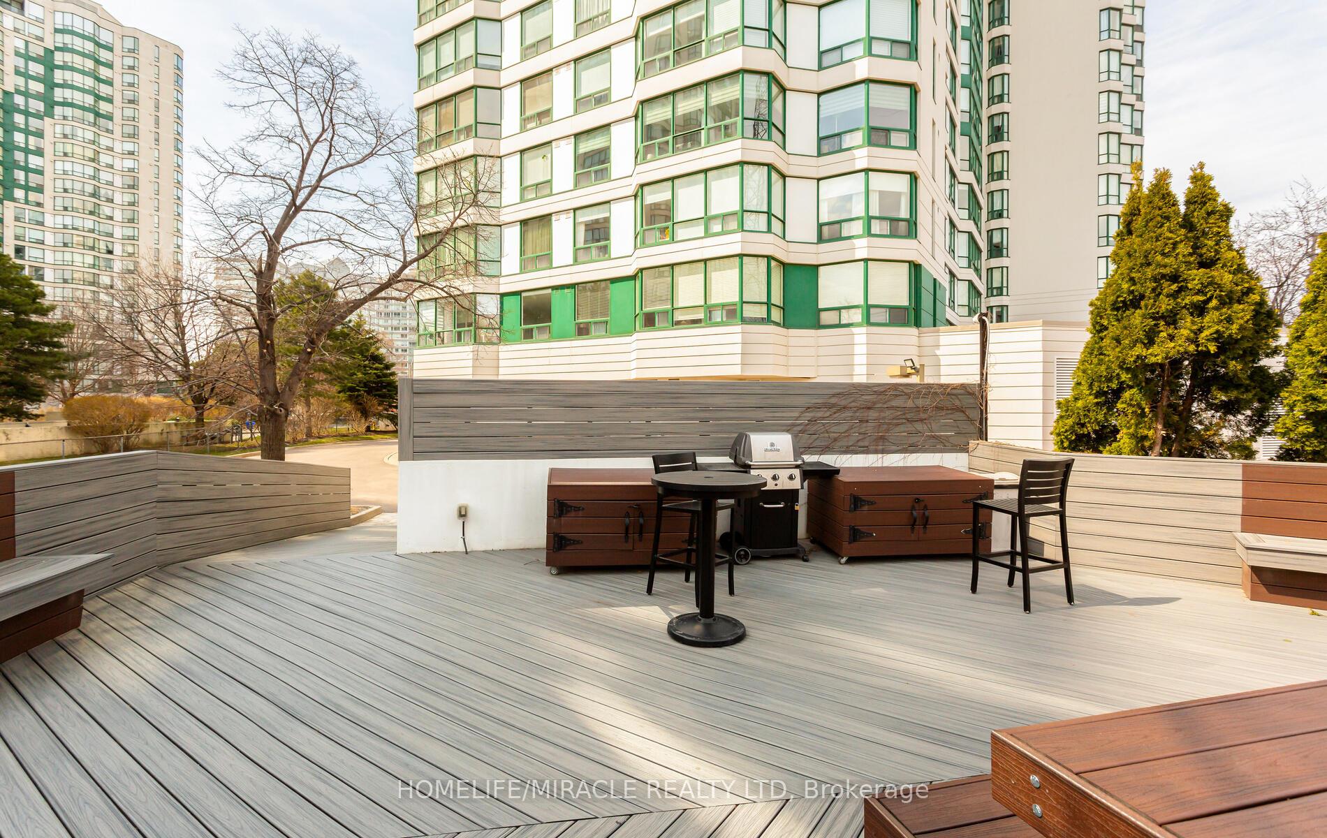 3 Bedrooms Condo at 4450 Tucana, Mississauga For sale