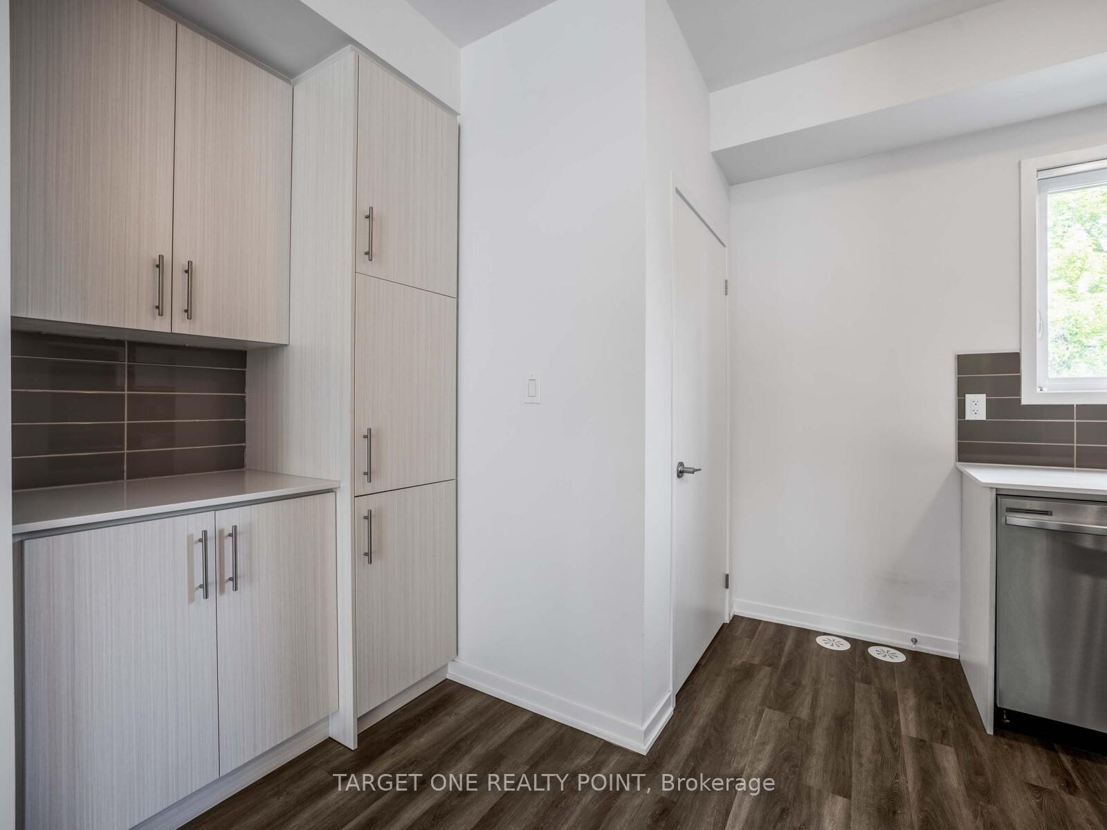 2 Bedrooms Condo at 225 Birmingham, Toronto For sale
