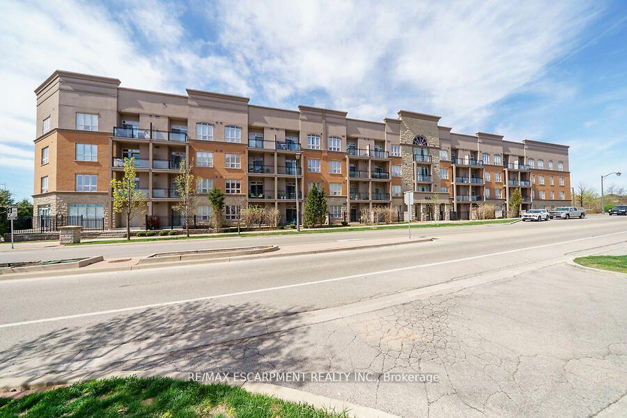 2 Bedrooms Condo at 5317 Upper Middle, Burlington For sale