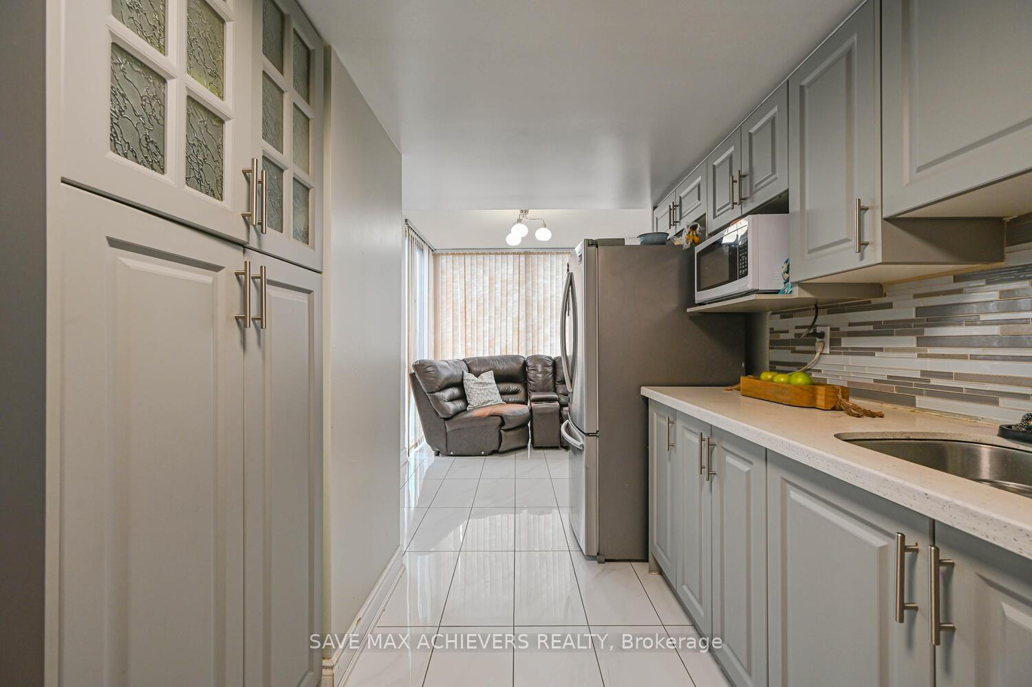 3 Bedrooms Condo at 21 Markbrook, Toronto For sale