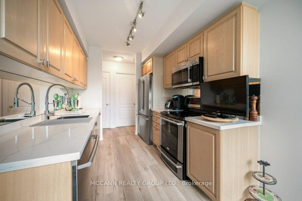 2 Bedrooms Condo at 18 William Carson, Toronto For sale