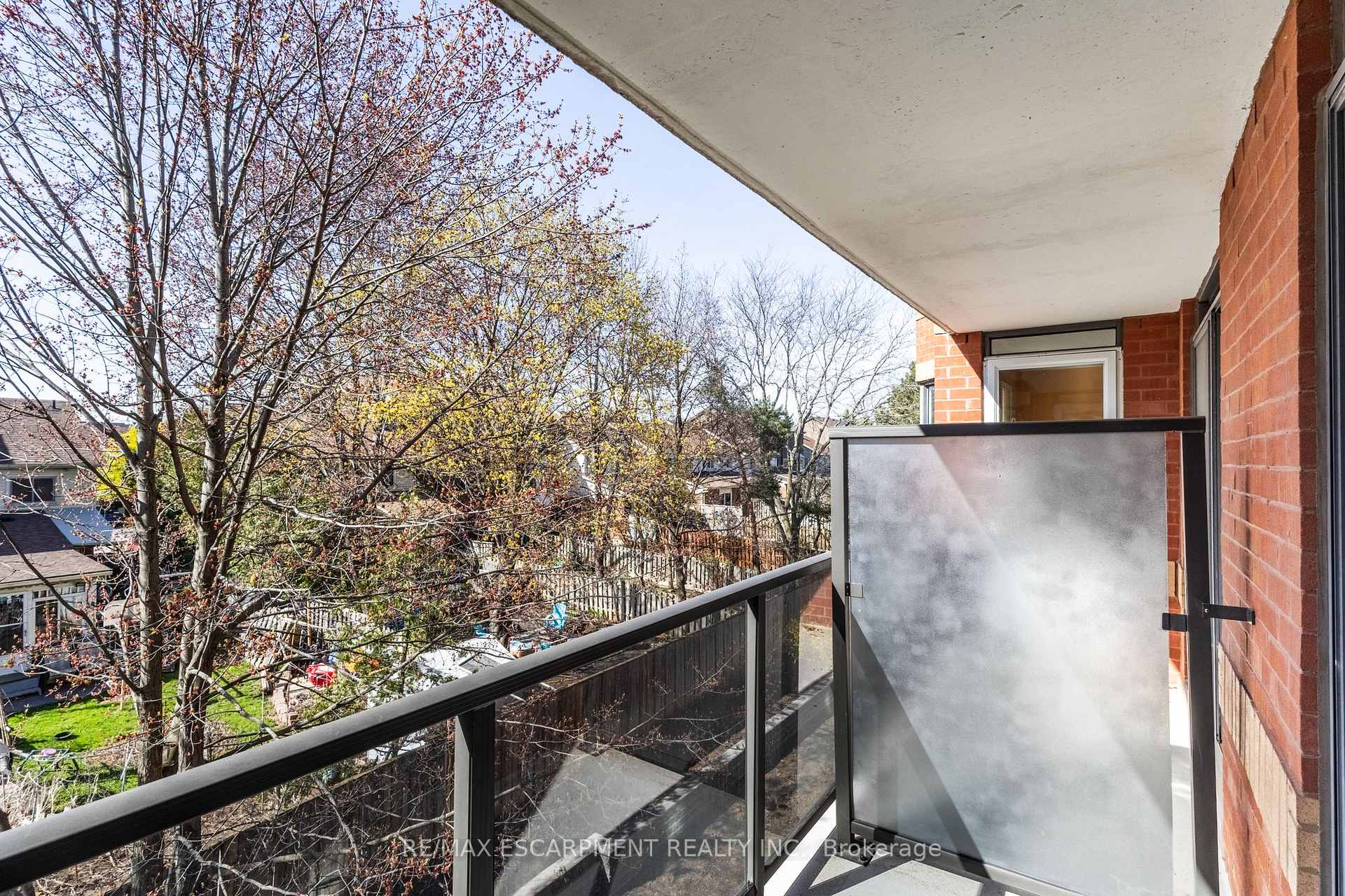 2 Bedrooms Condo at 2199 Sixth,  Oakville For sale