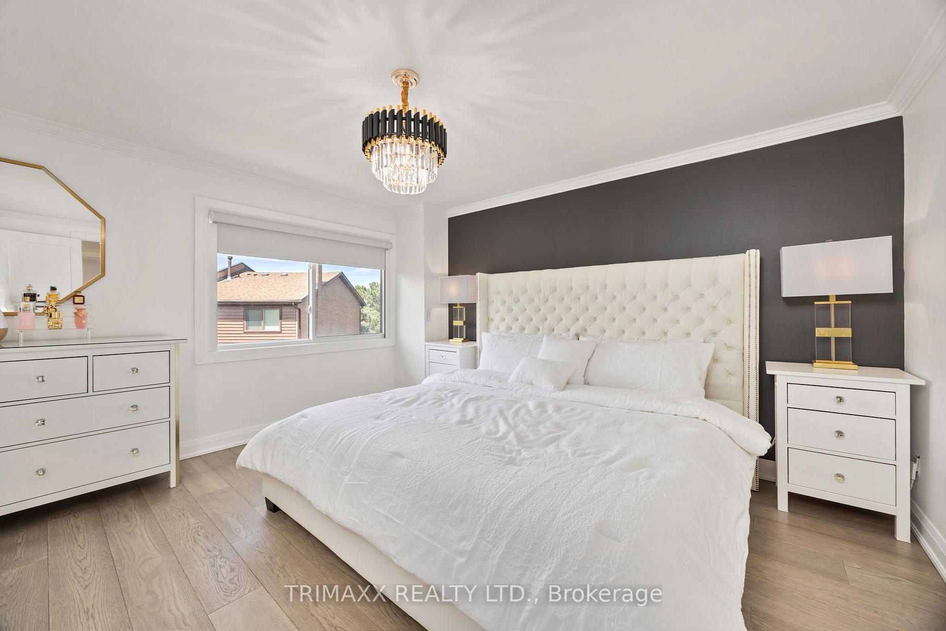 4 Bedrooms Condo at 4165 Fieldgate, Mississauga For sale