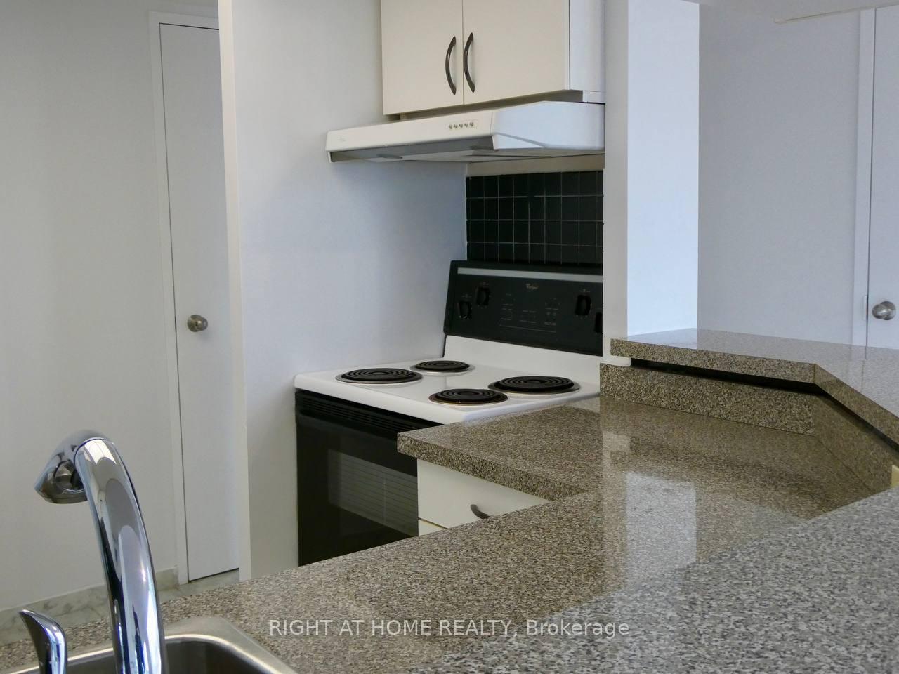 2 Bedrooms Condo at 1001 Bay, Toronto For sale