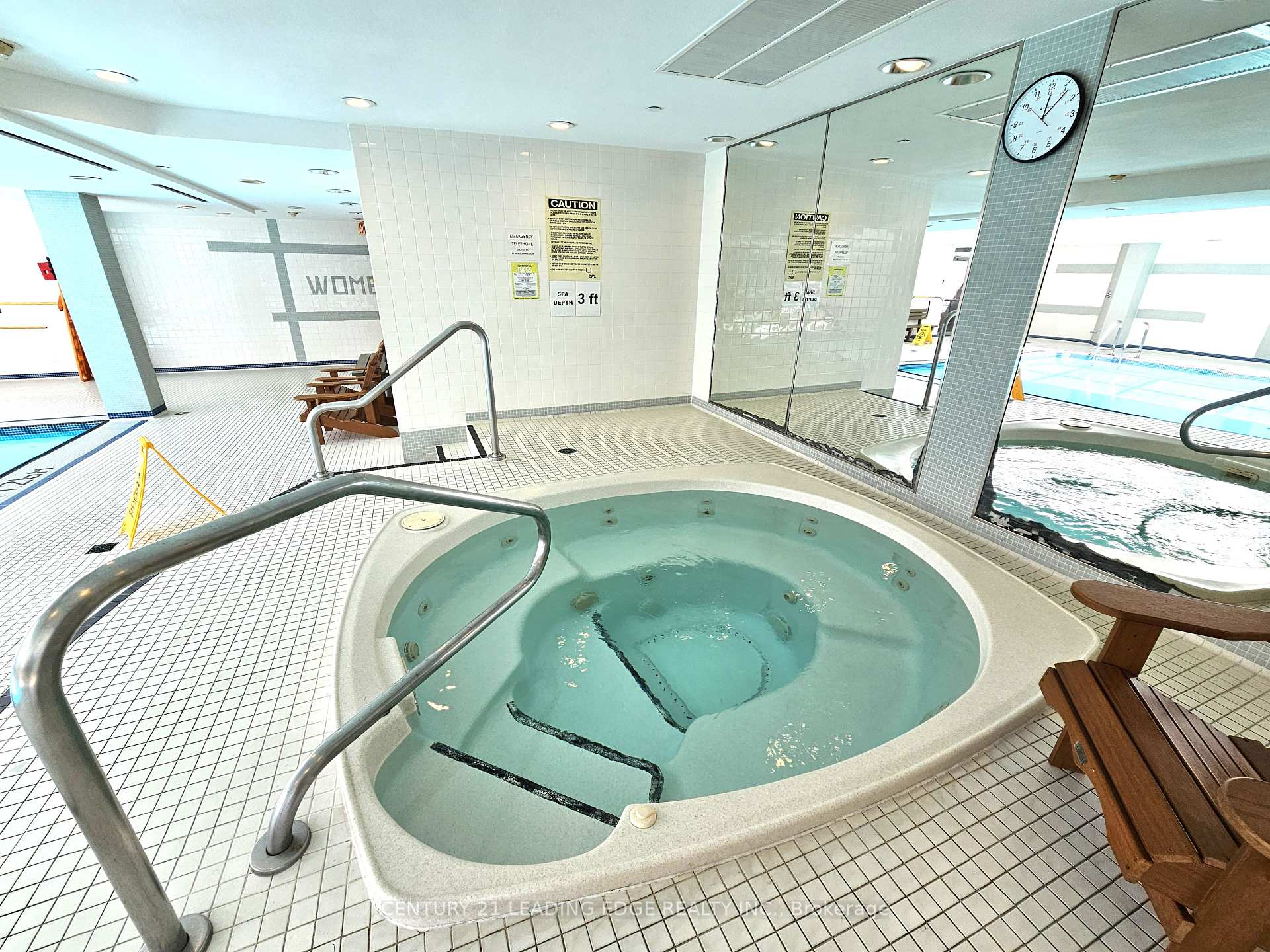 2 Bedrooms Condo at 18 Yonge, Toronto For sale